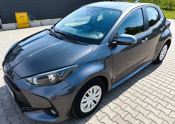 Toyota Yaris cena 59999 przebieg: 93164, rok produkcji 2022 z Jedwabne małe 301
